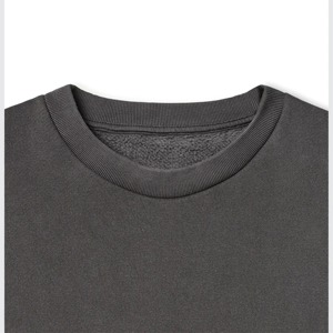 เสื้อสเวตเชิ้ตคอกลมสีเทาเข้มสำหรับผู้ชาย แขนเสื้อทรงโคมไฟ แต่งระบายชายเสื้อ ทรงบ็อกซี่ ใส่สบาย สีพื้น - Product Image 4