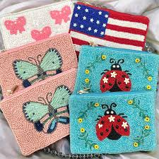 Monederos de alta calidad con bordado de cuentas y forro de tela suave en el interior. Hechos a mano en India. Monedero para mujeres y niñas. - Product Image 2