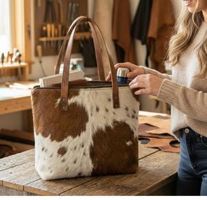 Sac fourre-tout en cuir véritable pour femme avec fermeture éclair, style vintage, grande capacité, usage quotidien, couleur et logo personnalisables LHTB-0123 - Product Image 4