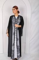 Abaya noire élégante en dentelle avec manches transparentes et broderies florales pour une tenue de soirée luxueuse et modeste pour femmes.