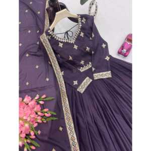 Vestidos de fiesta de diseñador con hilos bordados y lentejuelas El trabajo incluye vestido y Dupatta - Product Image 5