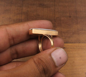 Anillo de Piedra Lunar Arcoíris Natural Shree Jaipur Silver SJSM-4399, Corte Rectangular Largo, Bisel Chapado en Oro Rosa, Venta al Por Mayor - Product Image 5
