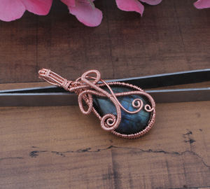 จี้ห้อยทำมือสไตล์วินเทจประดับเพทายธรรมชาติ ลวดเงินแท้ 925 ประดับพลอยสีฟ้า งานฝีมือ ขายส่ง สร้อยคอแบบยูนิเซ็กส์ - Product Image 1