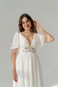 Vestido de Noche Elegante de Seda Blanca con Bordado Floral a Mano, Cuello en V y Corte en A, Ideal para Bodas, Eventos Formales y Verano - Product Image 3