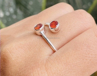 Bague classique indienne faite à la main en argent sterling 925 avec sertissage clos et pierre précieuse grenat rouge naturel, bijoux fins pour mariages, vente en gros