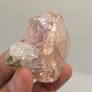 Cristal de Cuarzo Rosa con Inclusiones, Gema Natural en Bruto, con Brillo de Cristal, Semitransparente - Product Image 4