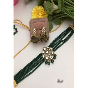 Conjunto de Collar y Pendientes de Moda de Alta Calidad en Latón Chapado en Oro con Moissanita y Kundan para Bodas - Product Image 4