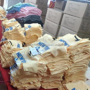 Camiseta de manga corta de algodón estilo coreano con estampado Bossy Girls, unisex, para bebés y niños, estilo mixto, hecha en Bangladesh. - Product Image 2