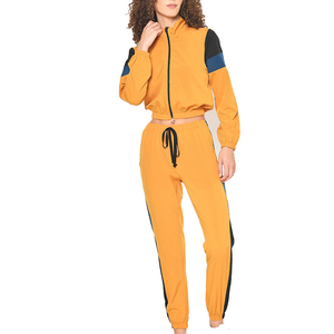 Conjunto Deportivo de Invierno para Mujer, Sudadera con Capucha, Top Corto sin Mangas, Pantalones Joggers, Estilo Deportivo, Transpirable, Ajustado, con Cordón - Product Image 1