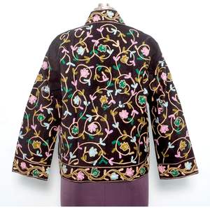 Veste en tissu Cotrise matelassé brodé de fleurs faites à la main, avec détails boutonnés, doublure rayée en coton, respirante, écologique, automne - Product Image 5