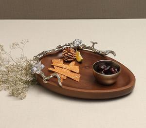 Plateau décoratif en bois de qualité supérieure avec accent floral métallique artistique et bol, plateau de service fait main pour la maison et l'hôtellerie, pour plats et assiettes - Product Image 1