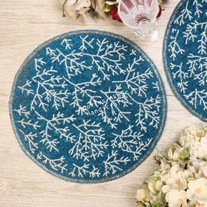 Set de Napperons Ronds Artisanaux en Corail Bleu Perlé, Motif Branche Marine, pour Décoration de Table Thème Océan, Plage et Dîner en Plein Air - Product Image 1