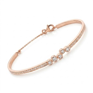 VB-999SR Bracelet jonc manchette tendance en or 14K, couleur EF, VS 0.60CTW, serti de 85 diamants de laboratoire ronds délicats, en or recyclé - Product Image 3