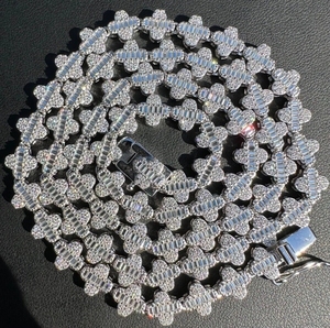 Collar de Trébol de Cuatro Hojas de Plata S925 de Alta Calidad con Diamantes Moissanite VVS1 Color D de 6mm y Cadena Cubana, Joyería Hip Hop Personalizada - Product Image 3