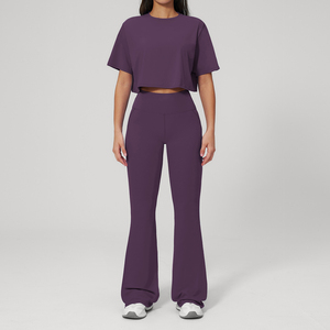 Ensemble de yoga deux pièces bleu, pantalon taille haute évasé, haut court à manches courtes col rond, respirant, en spandex, taille élastique, pour le fitness - Product Image 3