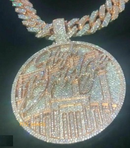 Colgante redondo con incrustaciones de moissanita incolora en plata 925, colgante personalizado estilo hip hop para raperos, para uso diario. - Product Image 3