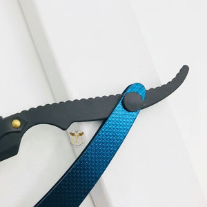 Rasoir droit professionnel QORVEX INSTRUMENTS en acier inoxydable avec manche texturé bleu pliable pour barbier et rasage du visage en salon - Product Image 3