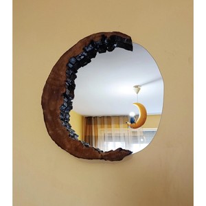 Miroir mural rond en bois rustique fait main, pièce d'art décorative, design à bords naturels - Product Image 5