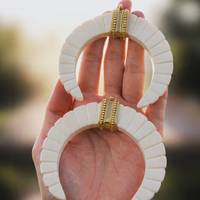 Pendentif Collier Rond en Os de Buffle Moderne Cadeau de Noël Fiançailles Anniversaire Unisexe Écologique Fait Main HF CRAFTS