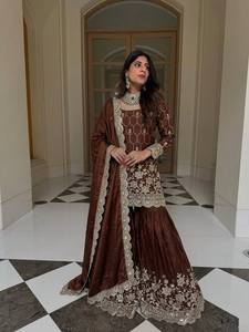 Robe Anarkali en soie brodée marron pour femme, style traditionnel indien pakistanais, longueur ras du sol, tenue de mariage, coupe classique - Product Image 2