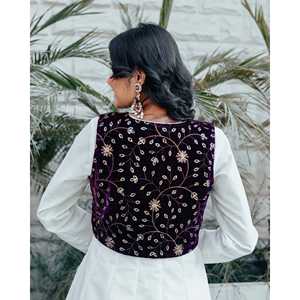 Robe blanche et violette Heily pour femme avec gilet et veste élégants - Product Image 1