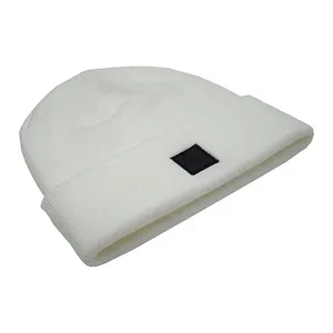 Bonnet unisexe blanc en tricot pour l'hiver, 56-58 cm, décontracté, adulte, en acrylique, avec revers, couleur unie - Product Image 2