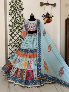 Lehenga de Algodón Muslin con Estampado Digital y Trabajo de Espejo Real, con Blusa sin Coser y Dupatta, Especial para Navratri - Product Image 6