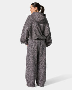 Ensemble de survêtement 2 pièces pour femme en molleton 100% coton, imprimé léopard graphite avec passepoil, à capuche, décontracté, hiver, écologique, qualité supérieure - Product Image 5