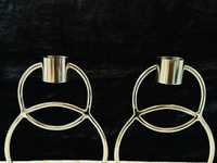 Porte-bougie simple en argent, idéal pour le salon, la chambre à coucher, la table d'appoint et comme centre de table pour la salle à manger.