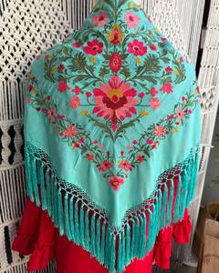 Pañuelo de Seda Bordado Cuadrado con Diseño Floral y Borlas Largas, Ligero, para la Cabeza - Product Image 5
