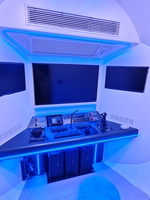 Maison capsule spatiale futuriste personnalisée en usine, fonctionnelle, mobile, épurée, robuste, installation facile, configuration intelligente
