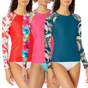 Vente en gros de rashguards pour femmes à manches courtes, sublimés, écologiques, 100% polyester, avec logo personnalisé - Product Image 1