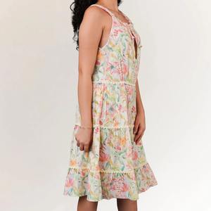 เดรสผ้าลินินคอตตอนลายดอกไม้คุณภาพเยี่ยมสำหรับผู้หญิง ทรงสวยเข้ารูป เหมาะสำหรับ OEM แบรนด์ส่วนตัว และสั่งซื้อจำนวนมากเพื่อขาย - Product Image 4