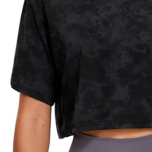 Camiseta Corta de Mujer con Estampado Tie Dye Negro, Cuello Redondo, Manga Corta, Corte Holgado, Tejido de Algodón, Estilo Oversize, para Primavera/Verano - Product Image 3