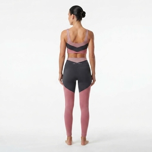 Ensemble de sport deux pièces pour femme : soutien-gorge de sport rose et noir à blocs de couleur et leggings taille haute pour fitness et entraînement - Product Image 5