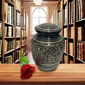 Urnes funéraires en laiton de style américain RABEH, finition antique, faites à la main, personnalisables, durables, pour la conservation des souvenirs funéraires - Product Image 1