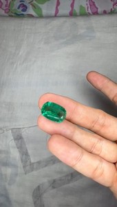 Tourmaline naturelle, pierre précieuse en vrac, coupe coussin verte pour la fabrication de bijoux - Product Image 2