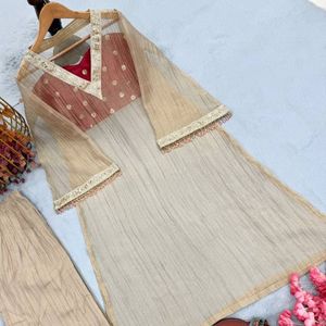 Conjunto de Blusa Kurta y Pantalón Palazzo Dorado con Bordado de Lentejuelas y Trabajo Dori, Completamente Cosido, para Fiestas - Product Image 5