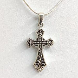 Colgante de Cruz de Plata de Ley Oxidada Hecho a Mano, Estilo Vintage Antiguo, Filigrana Gótica, Joyería de Diseño, Regalo - Product Image 3