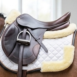 Tapis de selle demi-selle de dressage en mousse 18 mm matelassé fin, garni en coton, avec bordure en similicuir et doublure en maille respirante HMGLOBAL - Product Image 4