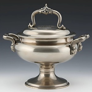 ถาดอุ่นอาหารพรีเมียมสีเงินพร้อมฝาปิดและขาตั้ง ดีไซน์หรูหรา เหมาะสำหรับงานบุฟเฟ่ต์ งานเลี้ยง และการจัดเลี้ยงในโรงแรม - Product Image 1