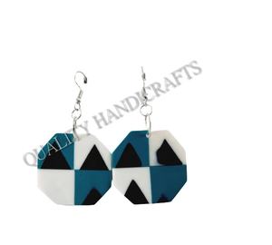 Haute qualité fabriqués à la main femmes résine incrustation coeur forme acrylique Lucite boucles d'oreilles goutte élégant marque déclaration bijoux de mode - Product Image 1