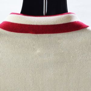 Cárdigan de punto unisex a rayas con cuello vuelto y cremallera completa, estilo vintage, con letras griegas personalizadas para fraternidades y hermandades universitarias. - Product Image 4
