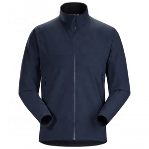 Chaqueta de concha suave personalizada para hombre, chaqueta con cremallera y cuello alto con capucha y bolsillos, venta al por mayor - Product Image 3