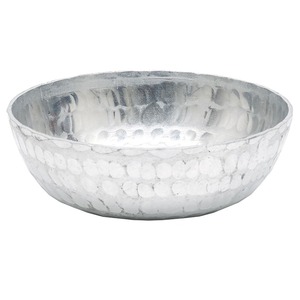 Le bol en aluminium ajoute une touche d'élégance moderne à n'importe quelle pièce. Fabriqué en aluminium robuste, il présente une finition texturée et solide. - Product Image 3