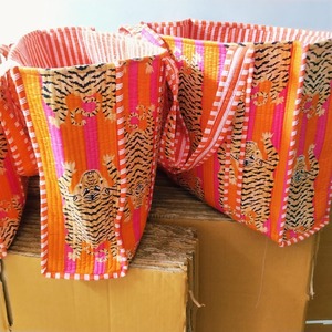 Lot en gros de sacs fourre-tout en coton écologiques, style bohème, imprimé tigre orange, avec deux poignées et ouverture facile - Product Image 3