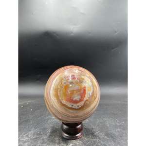 Boule de cristal d'agate rouge naturelle Crazy Lace, grande sphère de 15 cm - Product Image 1