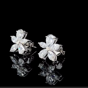 Pendientes de Diamantes Cultivados en Laboratorio con Certificación SGL de 2.00 CTW, Forma de Pera y Marquesa, Joyería Fina - Product Image 1