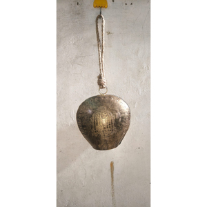 Campanas Colgantes Navideñas con Acabado de Latón Antiguo y Cuerda de Yute, Adorno Rústico con Grabado Floral para Árbol de Navidad - Product Image 2