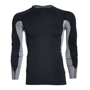 Camiseta Térmica Personalizada para Hombre y Niño, Negra, de Alta Elasticidad, Manga Larga, Corte Ajustado, con Capucha y Cuello Acolchado con Diseño de Tatuaje - Product Image 4